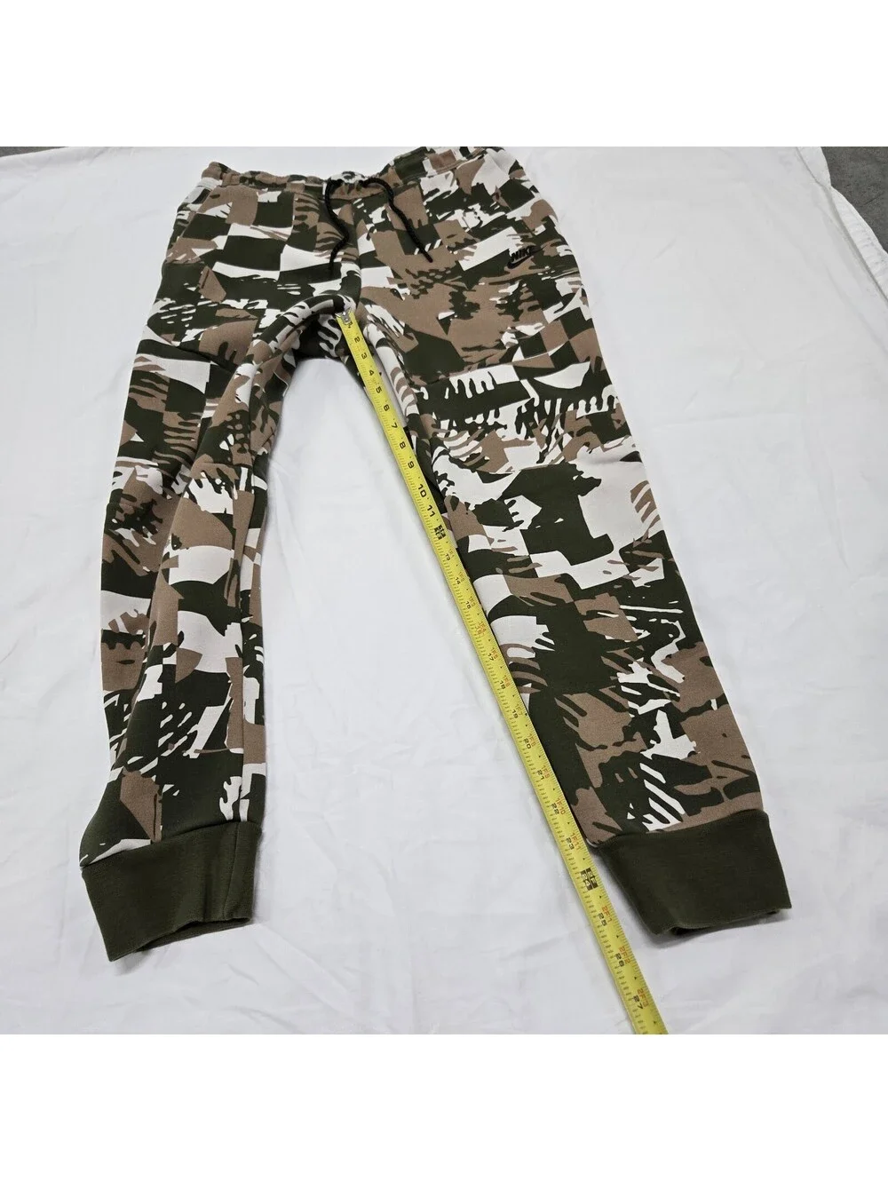 Men's MEDIUM Nike Sportswear Tech Fleece Jogger Pants Green/Tan Camo DM6472-072